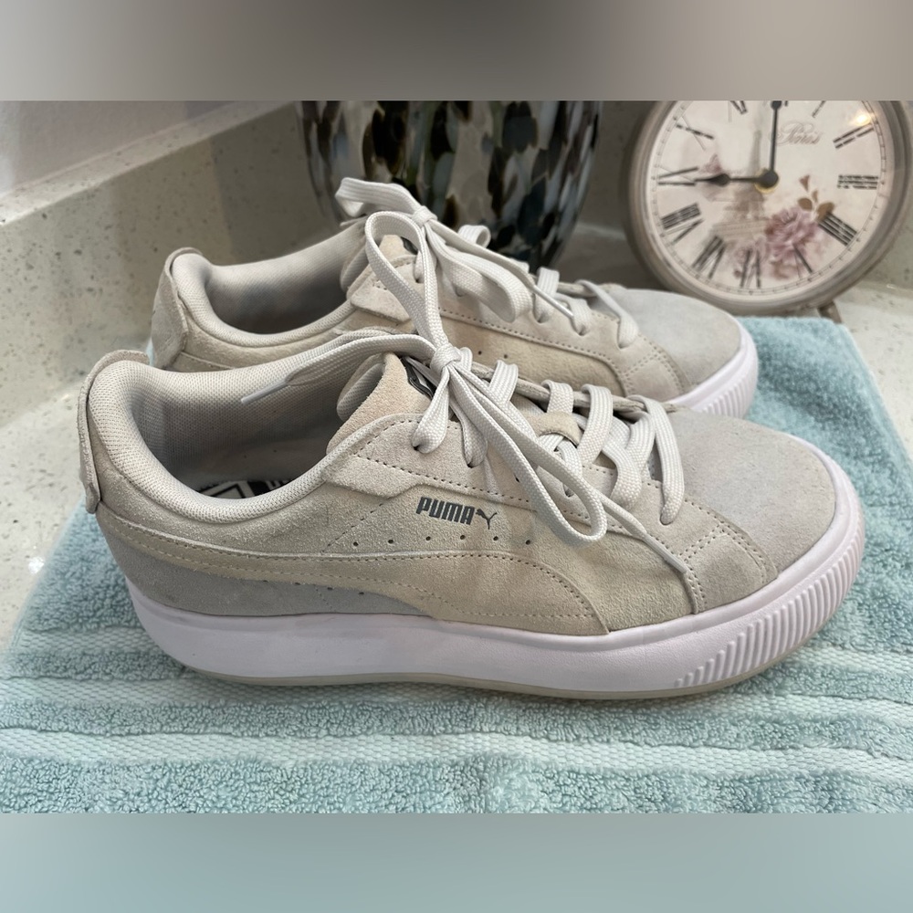Puma Off-White Suede Sneakers Sz 9